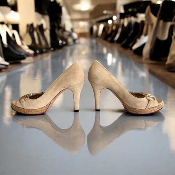 Vintage Gucci nubuck suede gold toned horse bit vintage high heels pumps SZ 9.5 - Picture 15 of 17